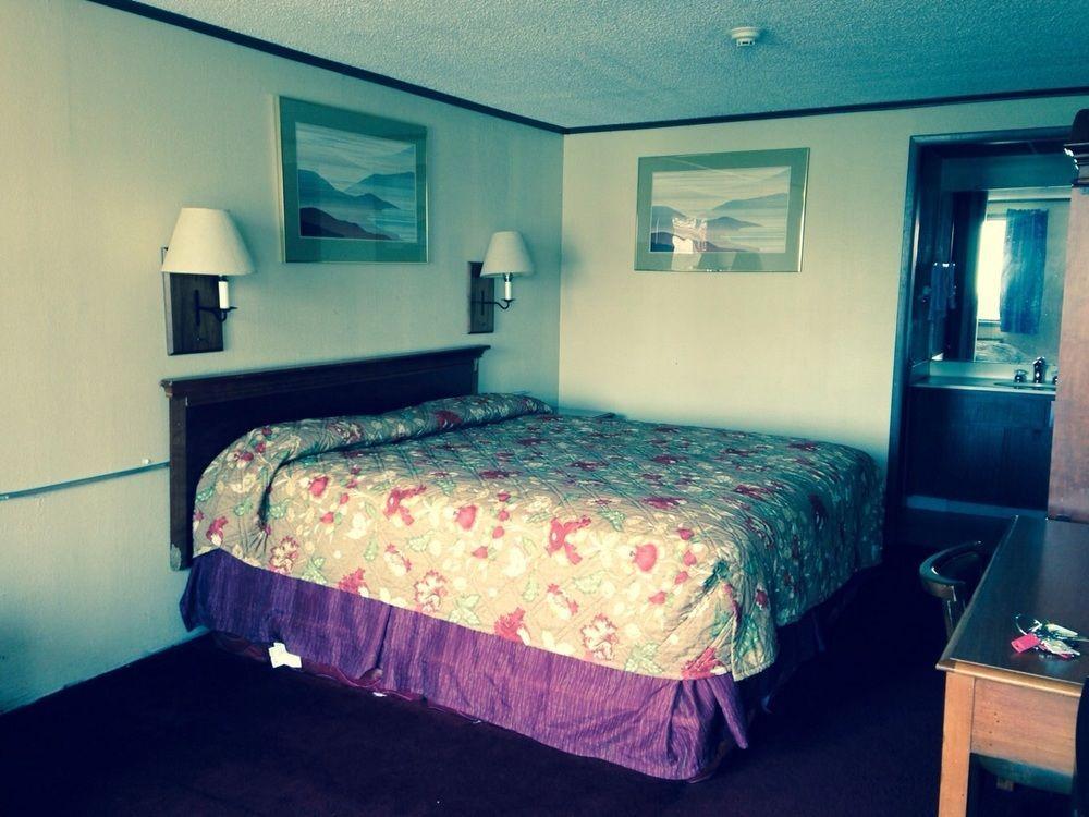 Blue Stone Motel *